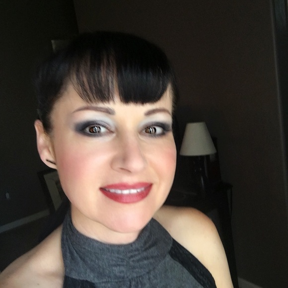 Meet your Posher, Stephanie - Picture 1 of 1